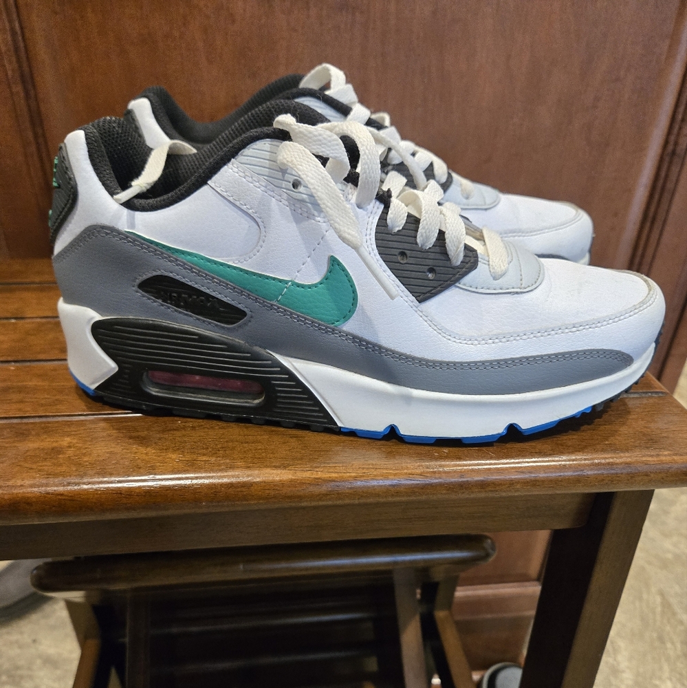 Nike Airmax youth 6.5 white green gray
